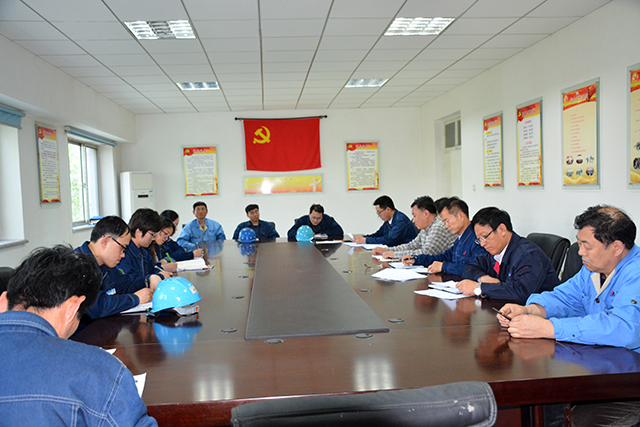 2018年5月10日石島重工黨委全體黨員，在黨員活動室認(rèn)真學(xué)習(xí)貫徹習(xí)近平總書記在紀(jì)念馬克思誕辰200周年大會的講話.JPG